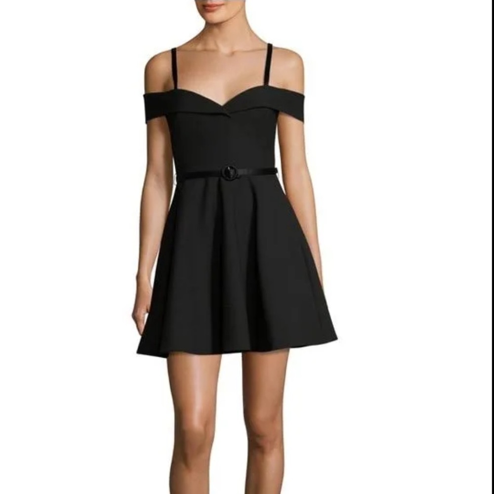 NWT Cinq á Sept Larissa Cold Shoulder Dress With Belt Size 2